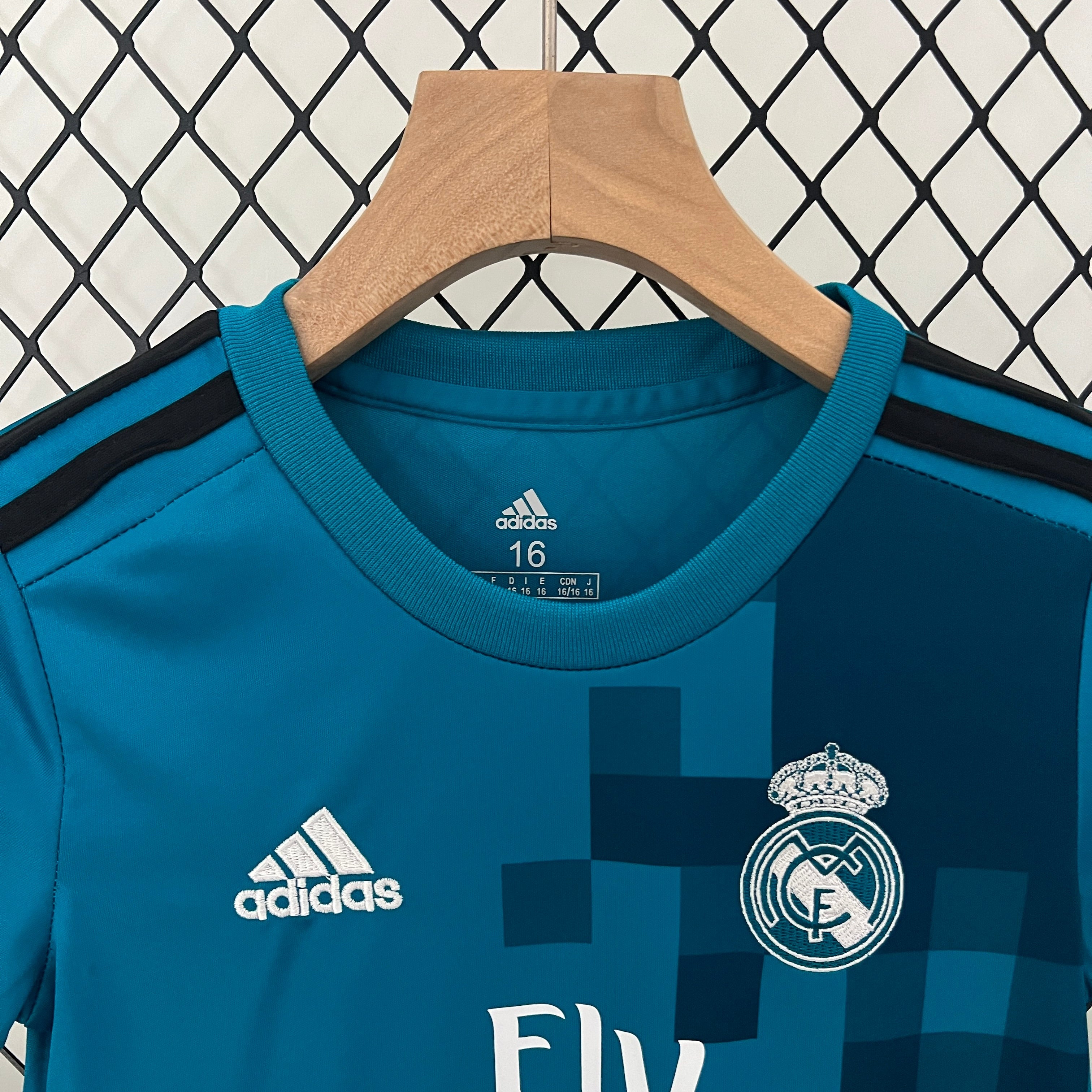 Real Madrid Retro Kids Kit 2017-18