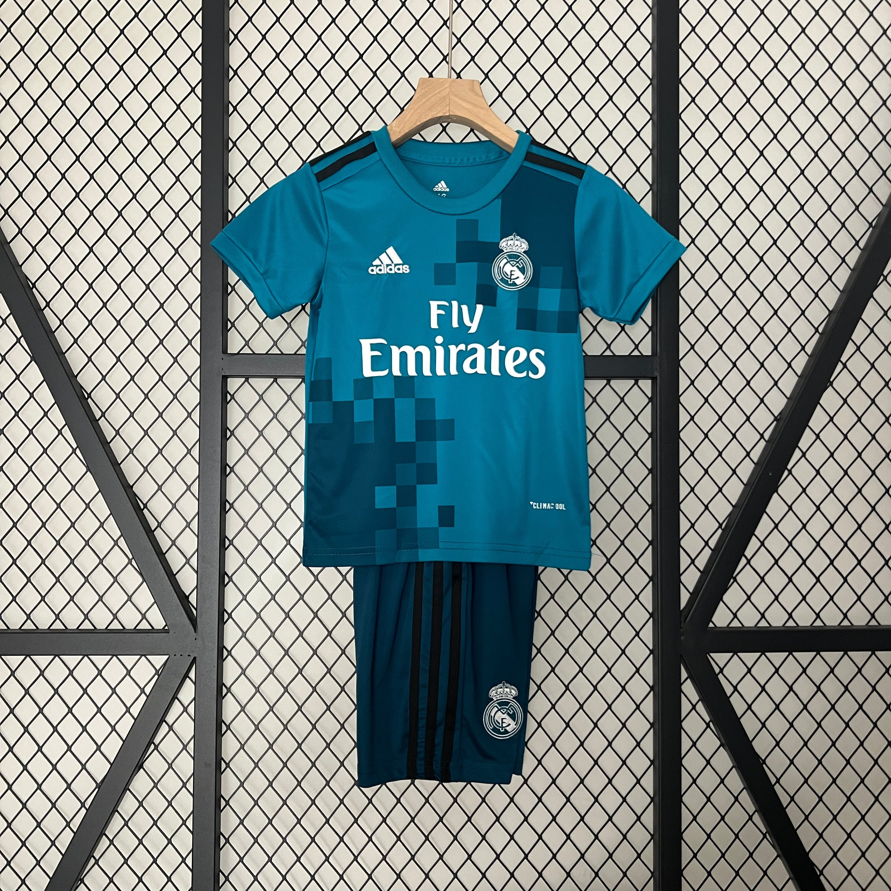 Real Madrid Retro Kids Kit 2017-18